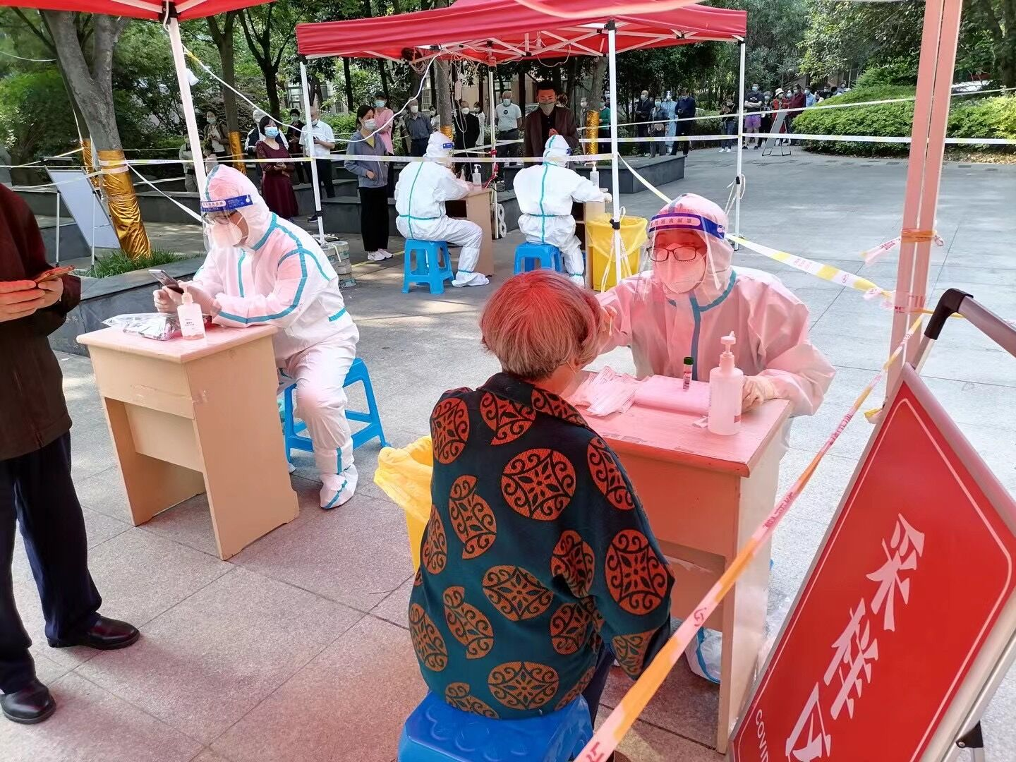 Se acerca una caminata de 15 minutos hasta el “círculo de muestreo” de ácido nucleico